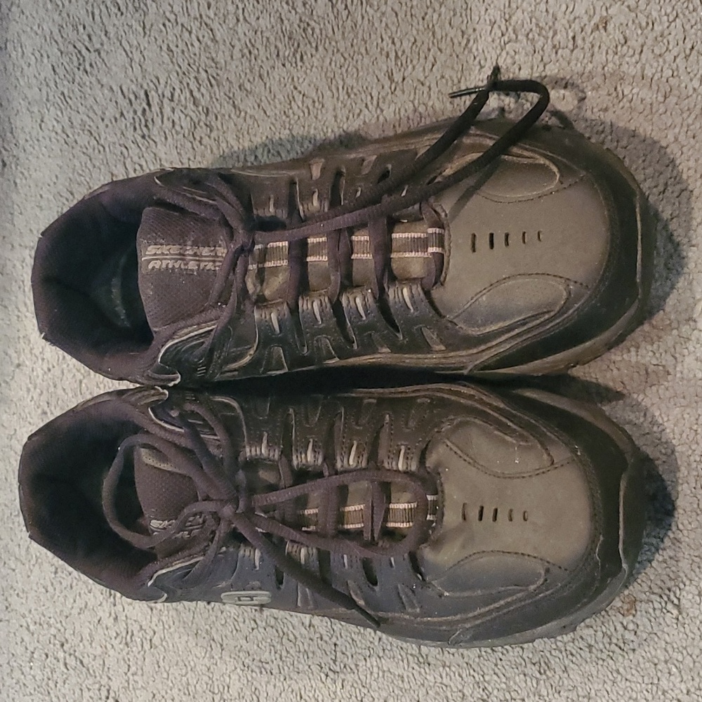 Men's size 12 black sketchers tennis shoes